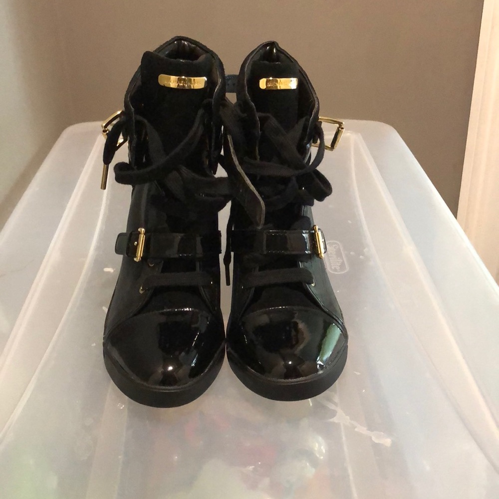 Michel kors black and gold wedges size 8
